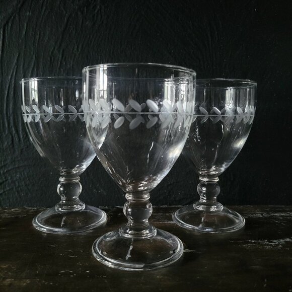 Set of 3 Vintage Laurel Leaf Band Drinking Glasses, Etched Glass Water Goblet - Picture 1 of 5